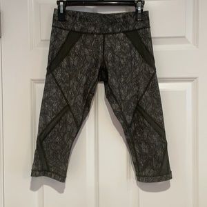 Lululemon Cool To Street Crop Jazzy Gator Size 6